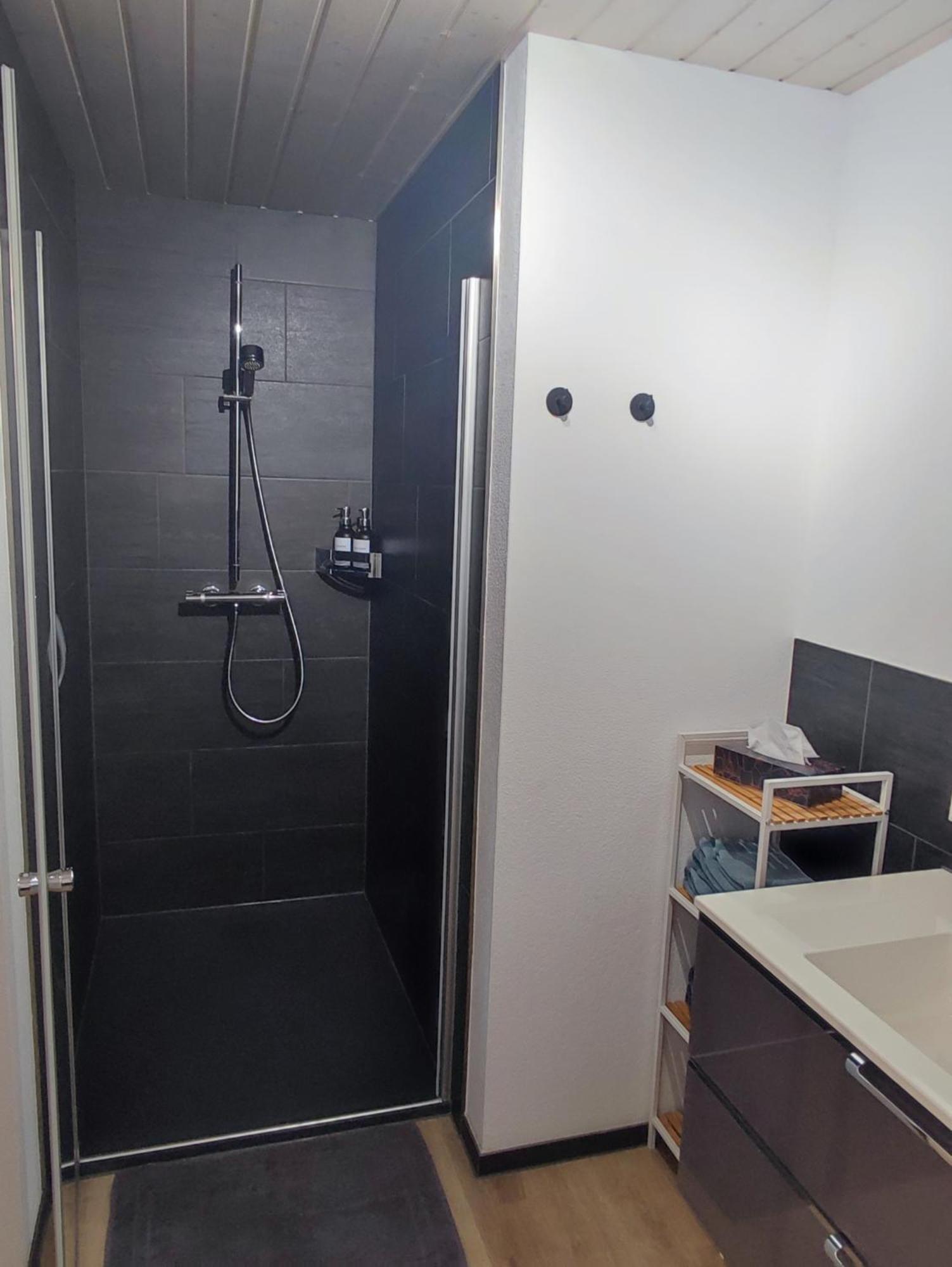 Kleine Auszeit - 2-Zimmer Ferienwohnung Spiez Exterior foto